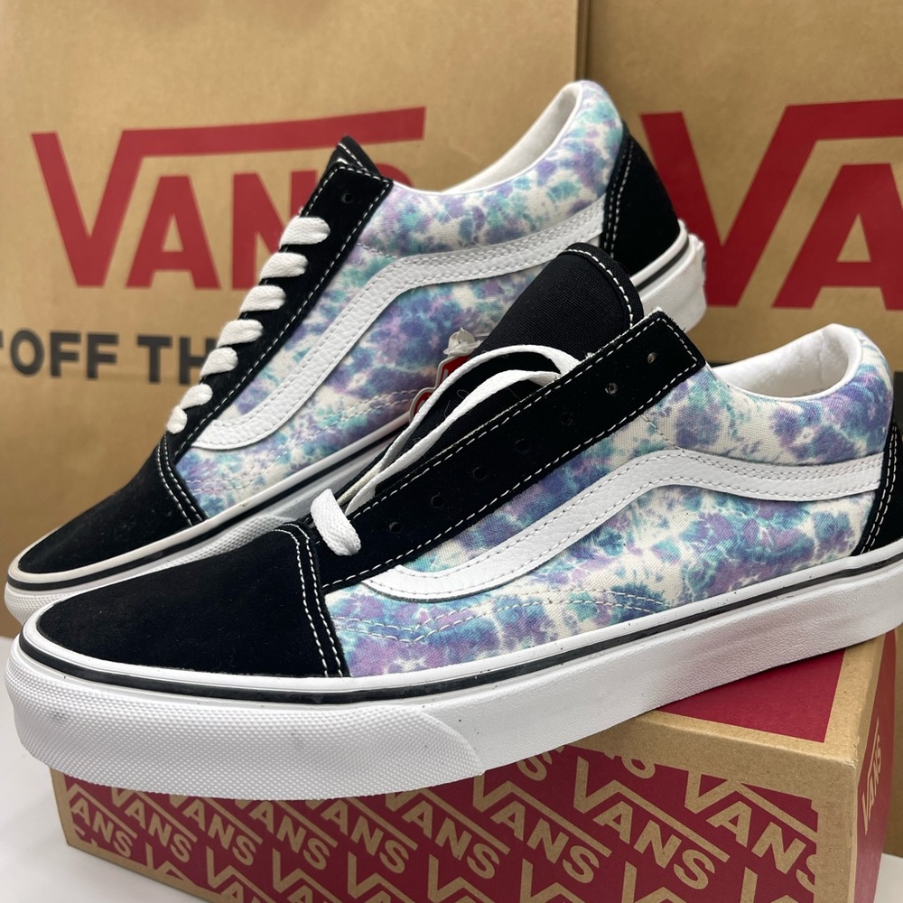 Vans Men’s Old Skool
(Englshlvndrtiedye)Blkprp English Lavender Tie-Dye Sneakers - Picture 6 of 16